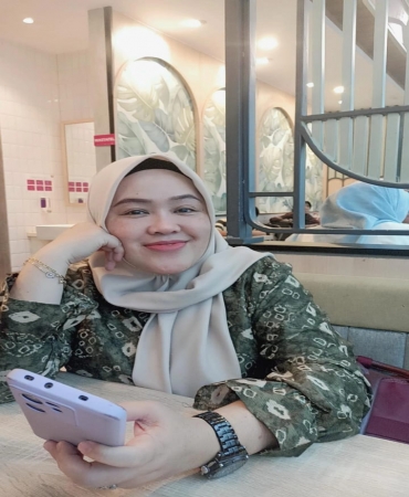 Arie Fridayanti,S.S.,S.Pd.,M.Pd
